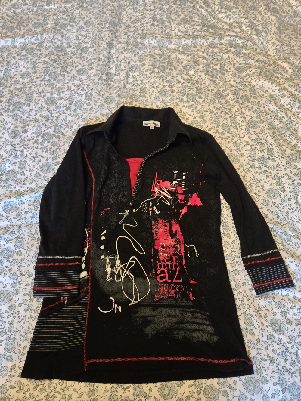 Marie Claire Boutiques Black & Red Graphic Button-Up Top — Size S 🖤❤️